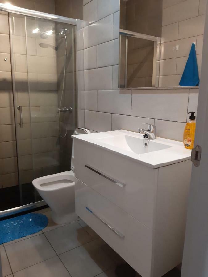 אדחה Comfortable Apartment Next To The Pools מראה חיצוני תמונה